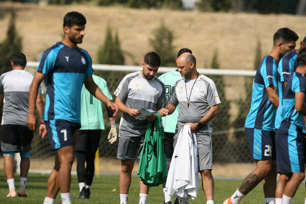 فتح الله زاده در تمرین استقلال حضور یافت