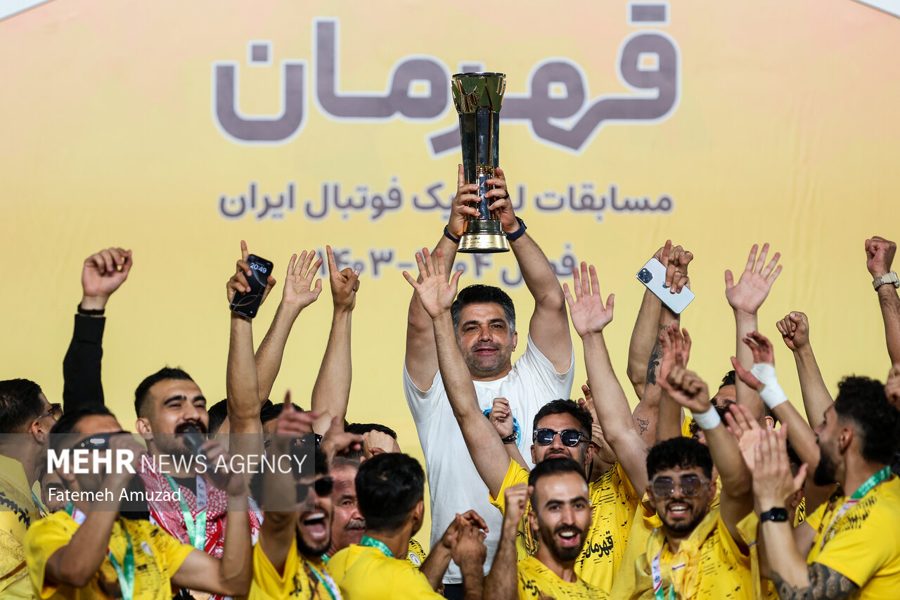 فجر سپاسی قهرمان لیگ آزادگان