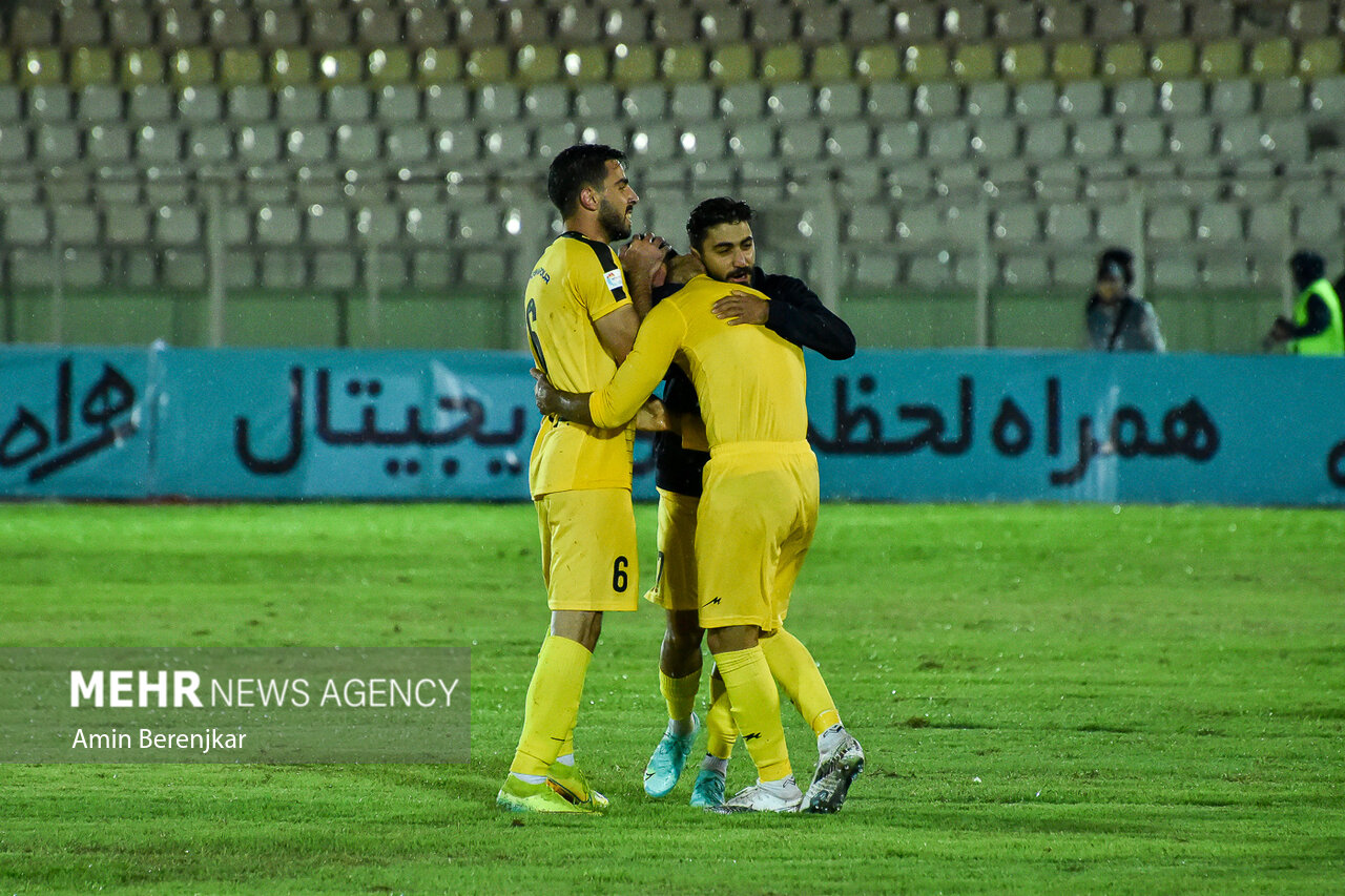 فجر سپاسی نخستین باخت پیکان را رقم زد