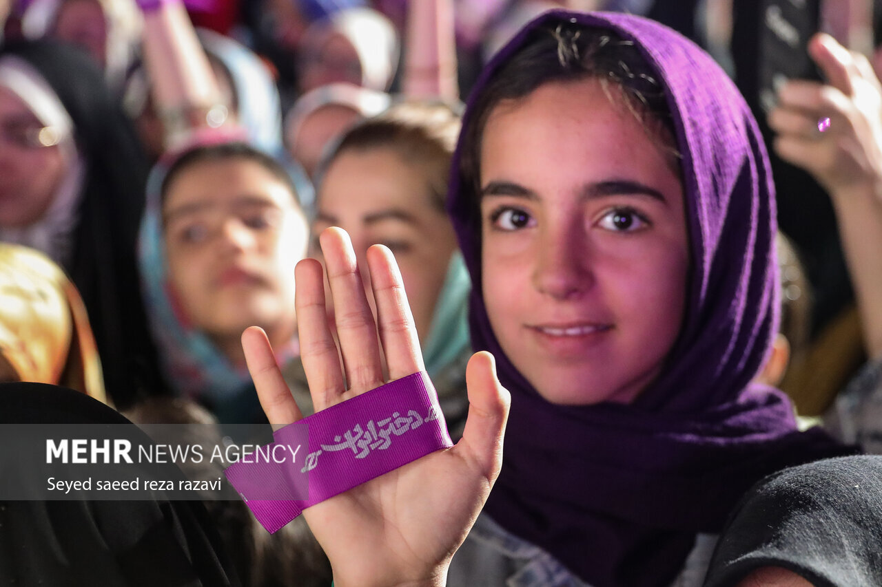 فراجا دختران کشورمان را ارج می‌نهد زیرا که شایسته ارج نهادن هستند