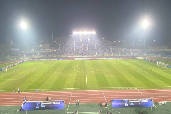 فرار هواداران از بارش شدید باران/ درخواست طرفداران استقلال از ساپینتو