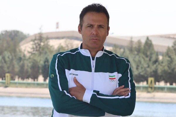 فرزام: از ورزشکاران ما به عنوان مدل لباس استفاده
نکنند