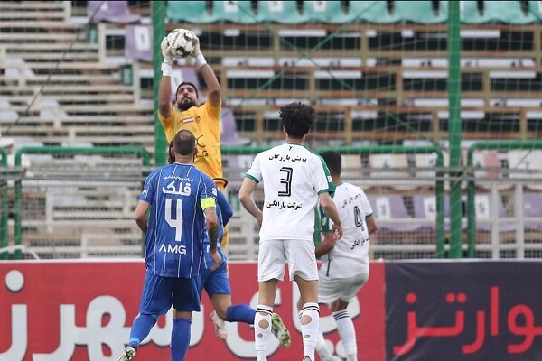 فرعباسی جلوتر از آدان؛ رقابت داغ درون دروازه استقلال