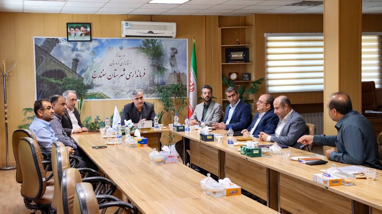 فرماندار سنندج: بازسازی خانههای آسیبدیده نباید با وقفه مواجه شود