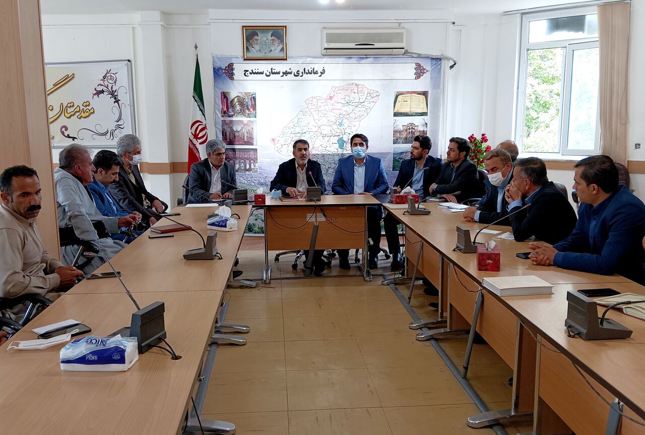فرماندار سنندج: شوراها مطالبهگر و پل ارتباطی مردم و دستگاههای اجرایی باشند