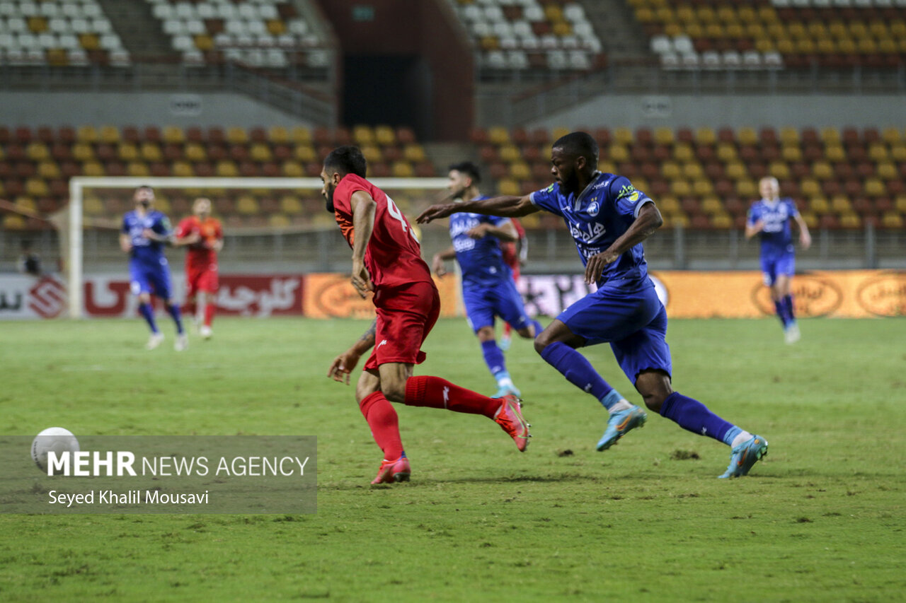 فرهاد مجیدی به دنبال جذب مهاجم استقلال برای تیم اماراتی