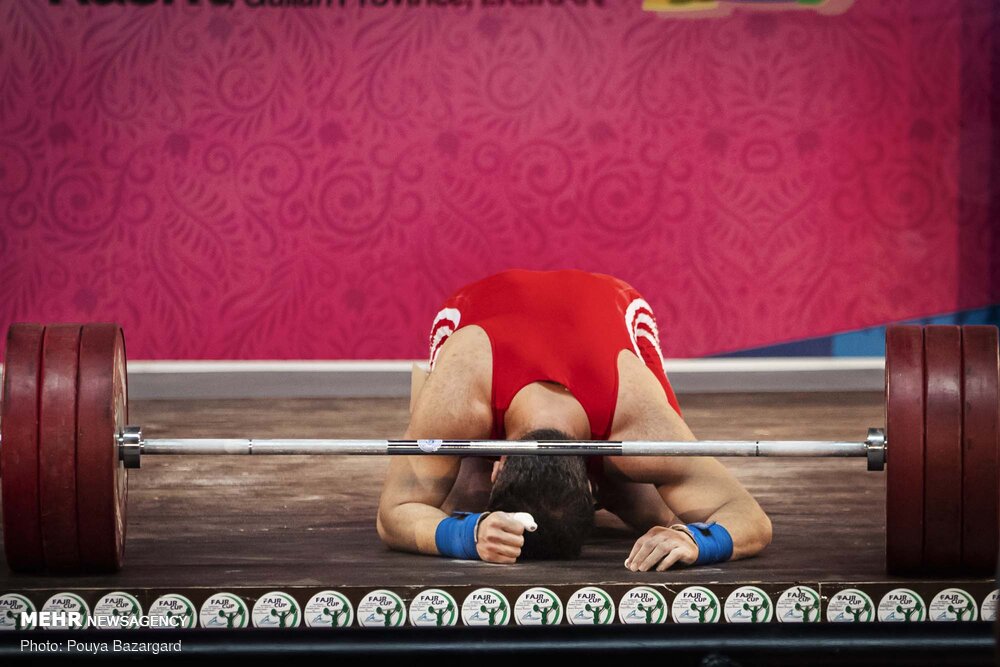 فرو رفتن وزنهبرداری در گرداب مشکلات/ سکوت وزارت و تنهایی مرادی