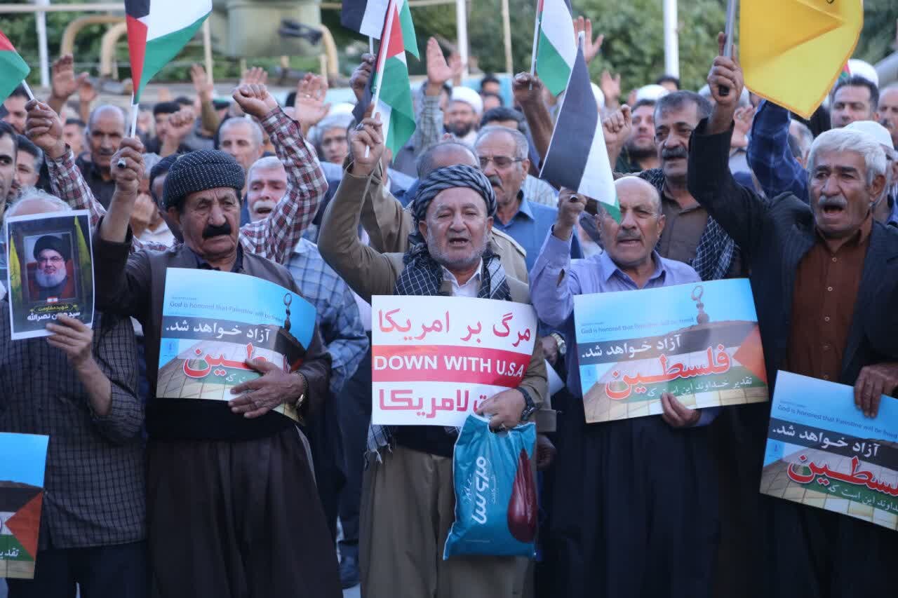 فریاد مرگ بر آمریکا و مرگ بر اسراییل در سنندج