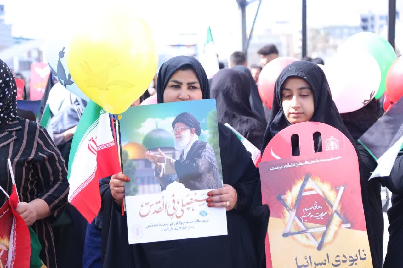 فریاد مرگ بر آمریکا و مرگ بر اسراییل در سنندج طنین انداز شد