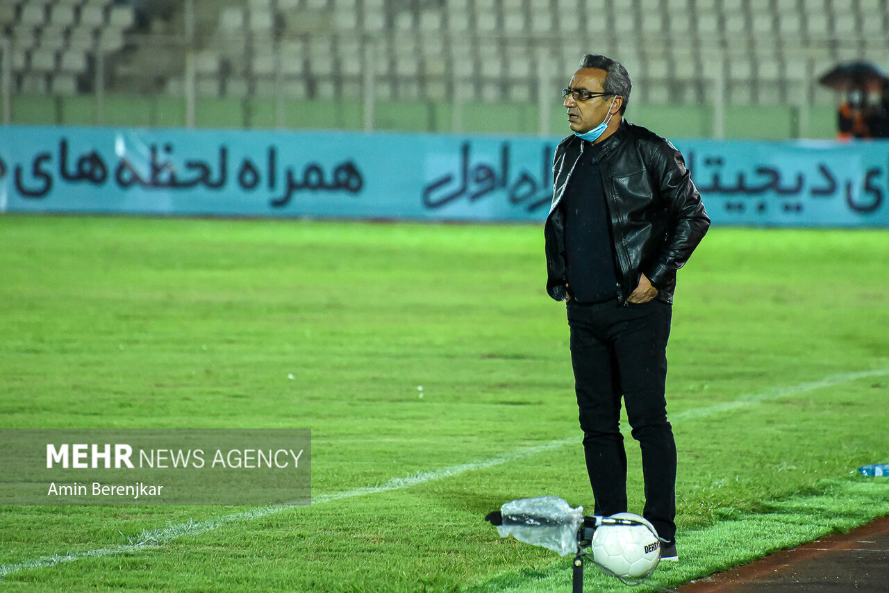 فریادهای نیمکت نشینان فولاد بر داور بازی تاثیر داشت