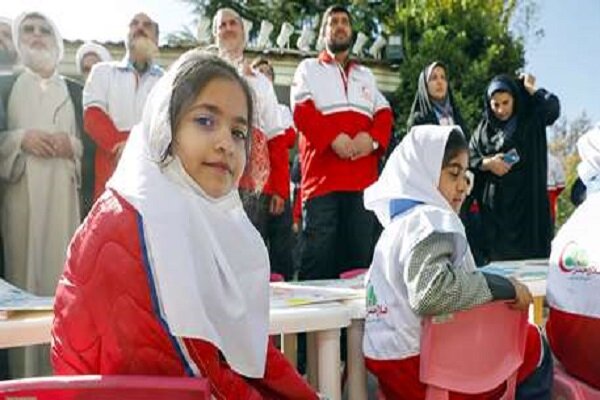 فعالیت هلال احمر در کتب درسی بیشتر دیده میشود