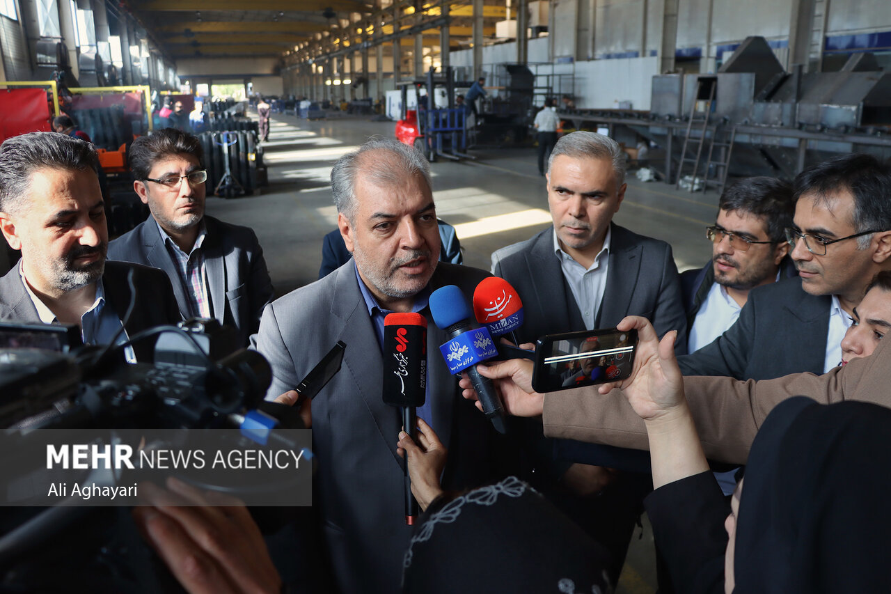 فعالیت ۱۹ واحد تولیدی در زندان مرکزی ارومیه؛ اشتغال ۹۰۰ زندانی