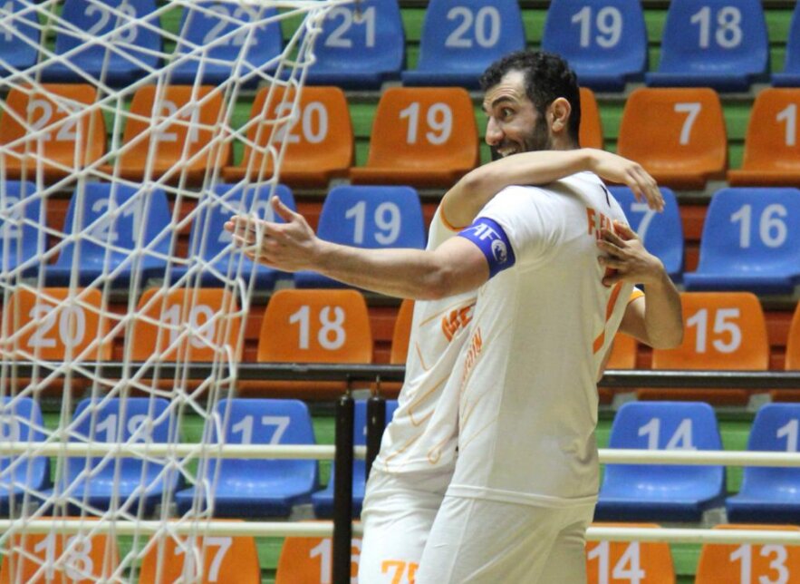 فوتسالیست تبریزی هفت زندانی جرایم غیرعمد را آزاد کرد