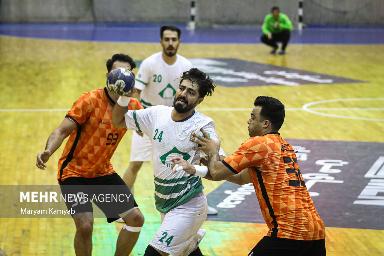 فولاد برنده دربی هفته/ شروع خوب زغال سنگ و دشتستان