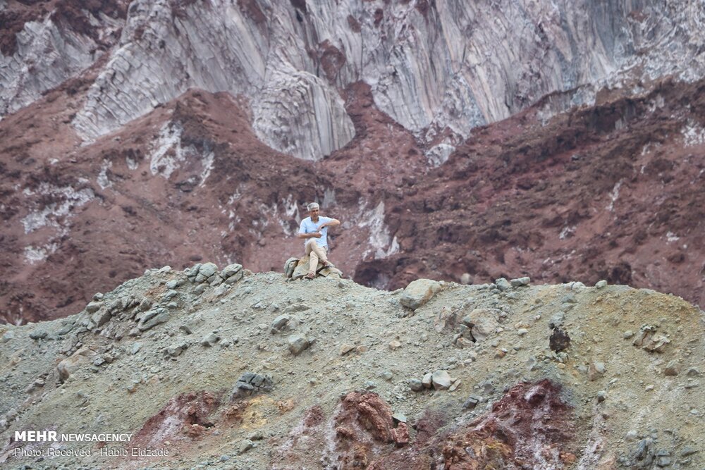 قاچاق خاک از جزیره هرمز حقیقت ندارد