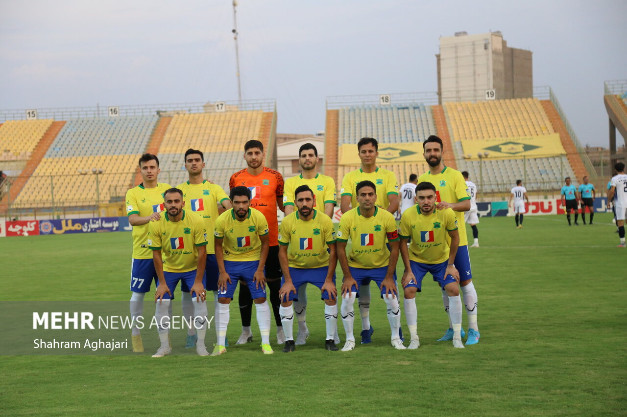 قرارداد مهاجم صنعت نفت آبادان تمدید شد