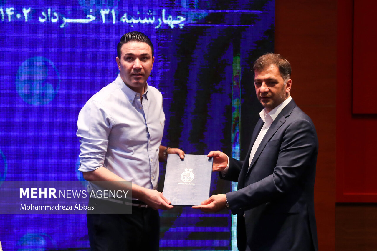 قرارداد «نکونام» را از باشگاه استقلال برده‌اند/پای یک بچهباز شد!