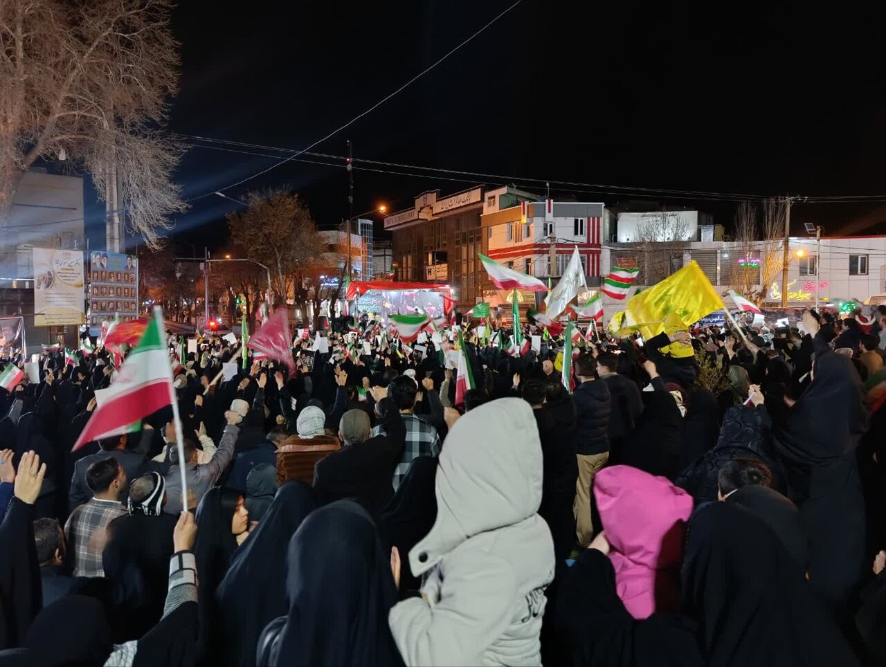 قروه در شب بیستوچهارم؛ تجلی مقاومت مردمی در حمایت از انقلاب اسلامی