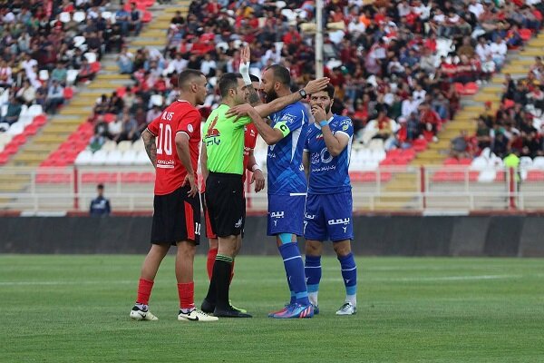 قضاوت داور تراکتور – استقلال خوب بود/ نه پنالتی رخ داد نه اخراج