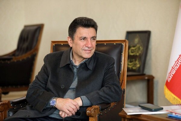 قلعهنویی: از راهنماییهای وزیر ورزش در فوتبال استفاده خواهیم کرد