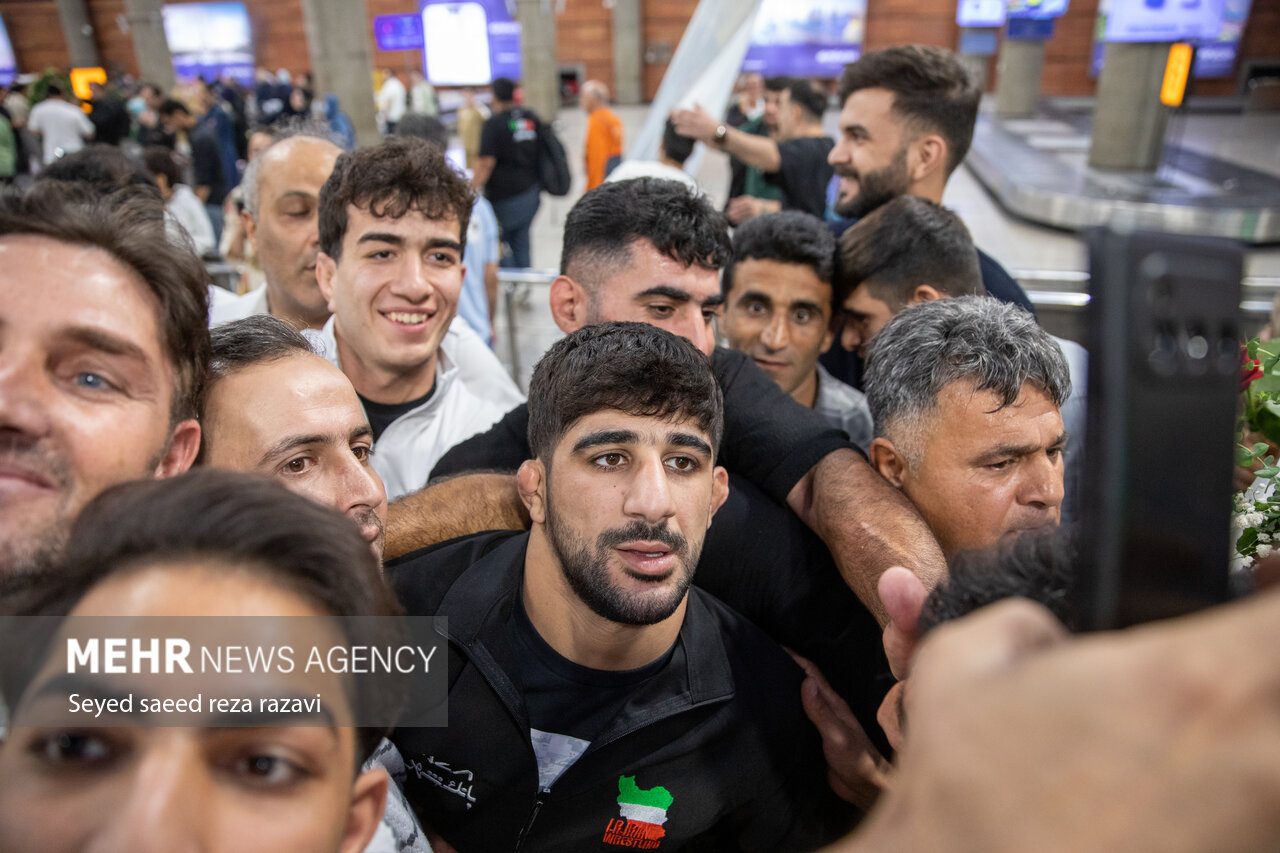 قهرمان کشتی فرنگی: آرزو دارم همیشه دل مردم را شاد کنم