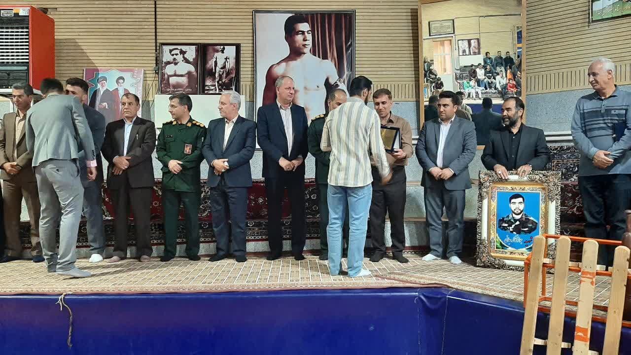 قهرمانان معلول در یادواره شهدای ورزشکار قروه تجلیل شدند