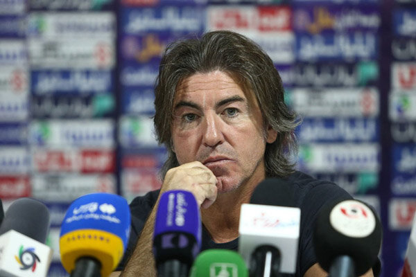 قهرمانی پرسپولیس را تبریک نمی‌گویم/ تمدید قراردادم را تمام کنید!