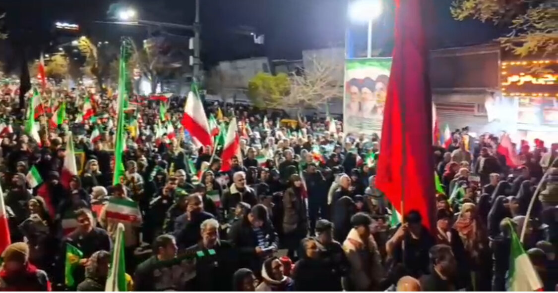 قیام حماسی مردم ارومیه در بیعت با رهبری و انقلاب در شب دوازدهم فروردین