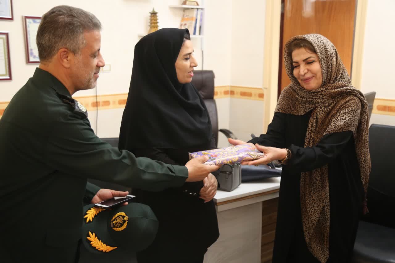 لبخند امید در مرکز ثمر؛ تجلیل از دختران توان‌خواه سنندجی در دهه کرامت