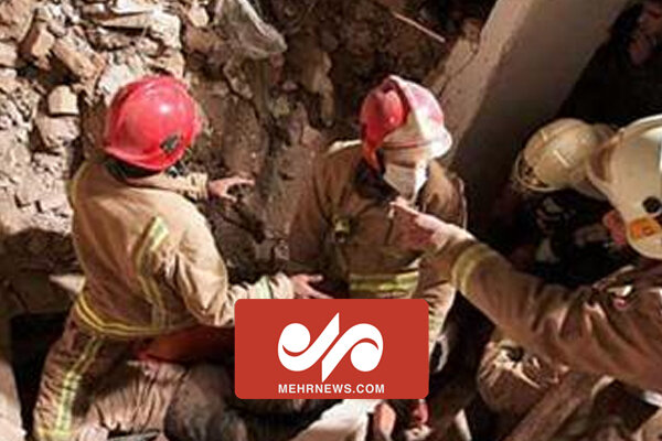 لحظه آواربرداری ریزش ساختمان ۳ طبقه در شهرک ولیعصرتهران