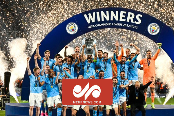 لحظه بالا بردن جام لیگ قهرمانان اروپا توسط بازیکنان منچسترسیتی