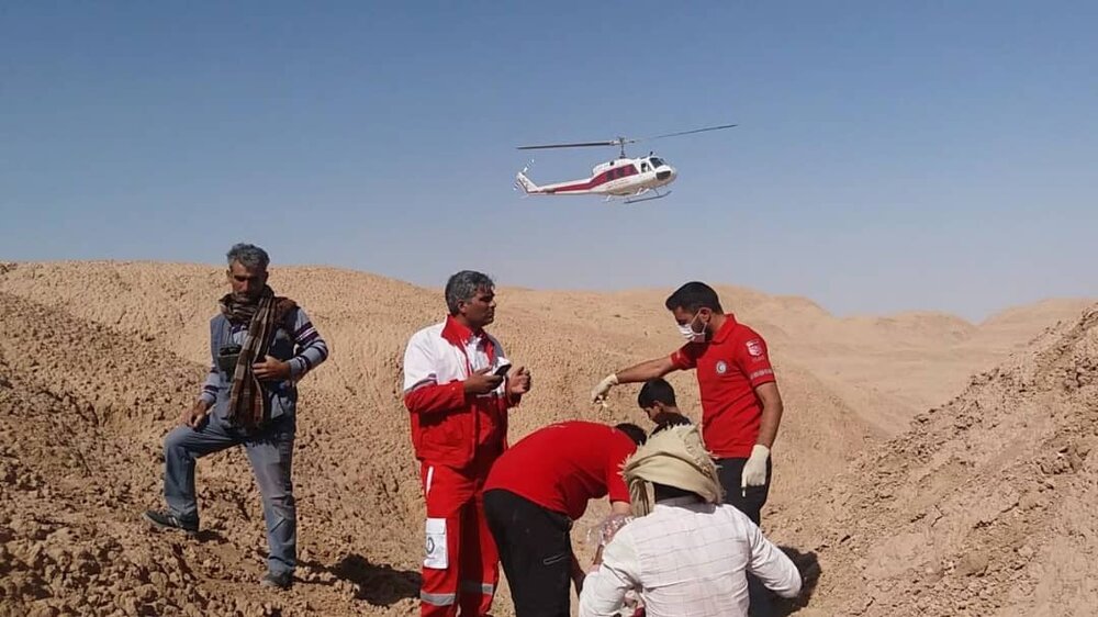 لحظه برقراری ارتباط با حادثه‌دیدگان سانحه بالگرد هلال احمر