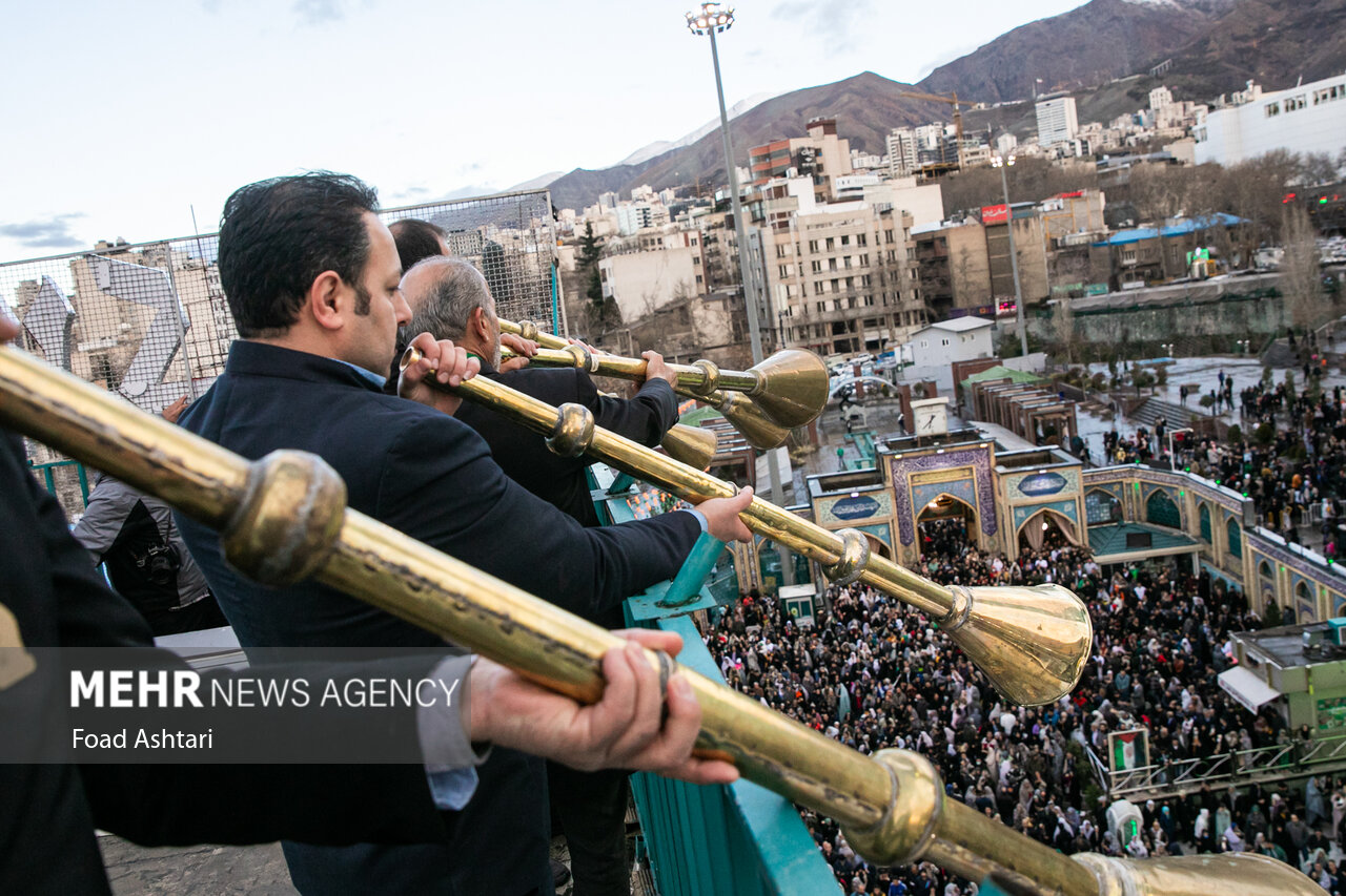 لحظه تحویل سال ۱۴۰۳ در آستان مقدس امامزاده صالح (ع)