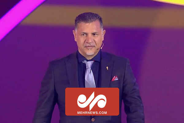 لحظه وروود علی دایی به مراسم قرعه کشی جام جهانی