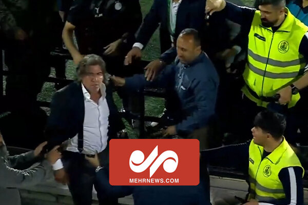 لحظه پرتاب بطری بین ساپینتو و هواداران پرسپولیس