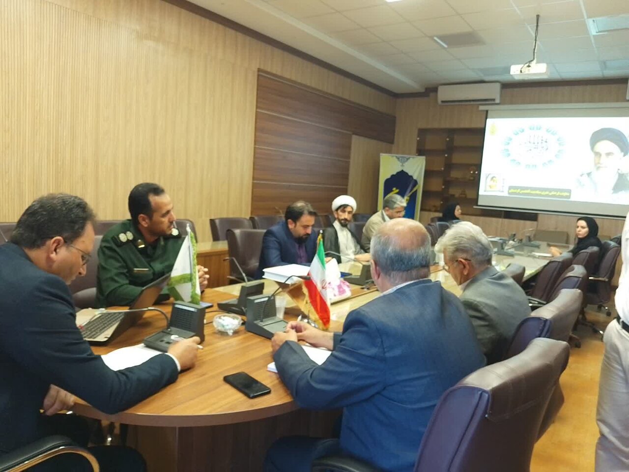 لزوم اجرای برنامه‌های سالگرد ارتحال امام (ره) با محوریت
نوجوانان