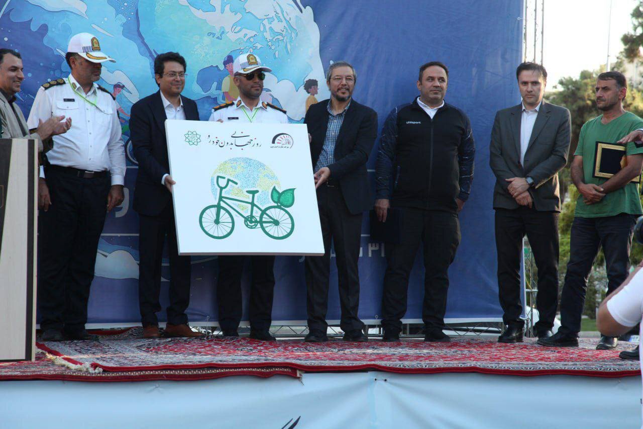 لزوم ترویج فرهنگ استفاده از حمل و نقل پاک به جای
خودرو