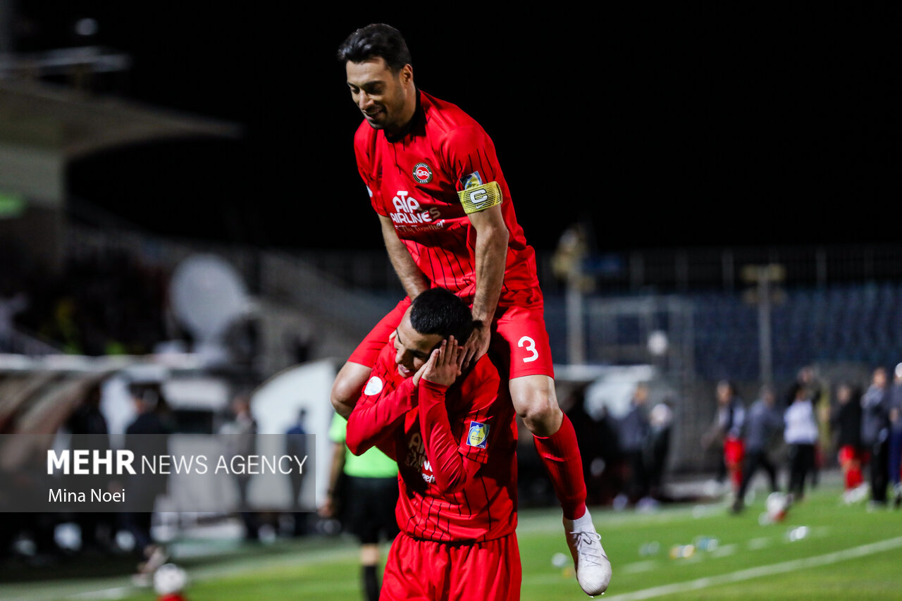 لیگ برتر فوتبال – تراکتور و پرسپولیس