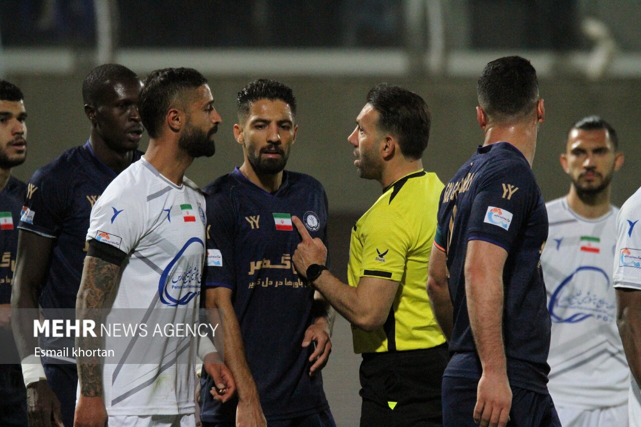 لیگ برتر فوتبال – گل گهر و استقلال تهران