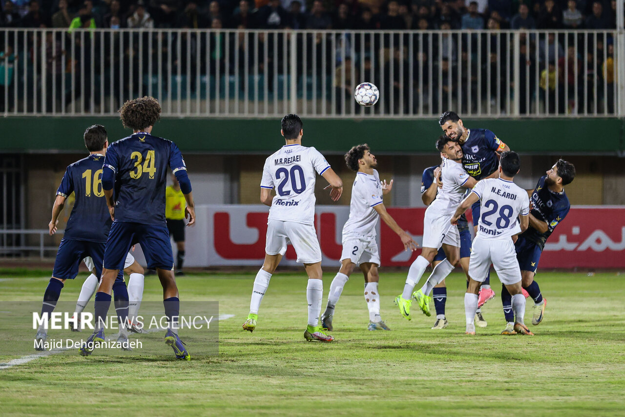 مازیار زارع پاسخ داد؛ شانس پیروزی ملوان بیشتر است یا پرسپولیس؟