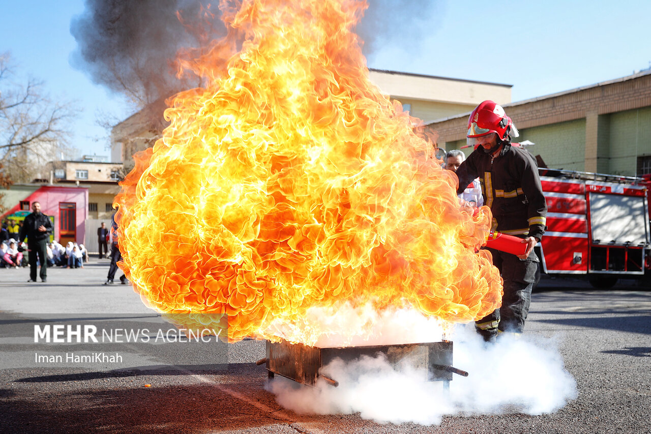مانور ایمنی و زلزله در مدارس