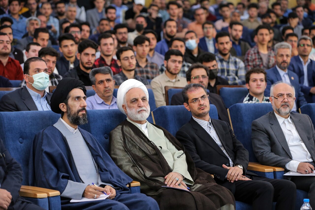 مبارزه با فساد و تأمین امنیت سرمایه گذاری از اولویتهایماست