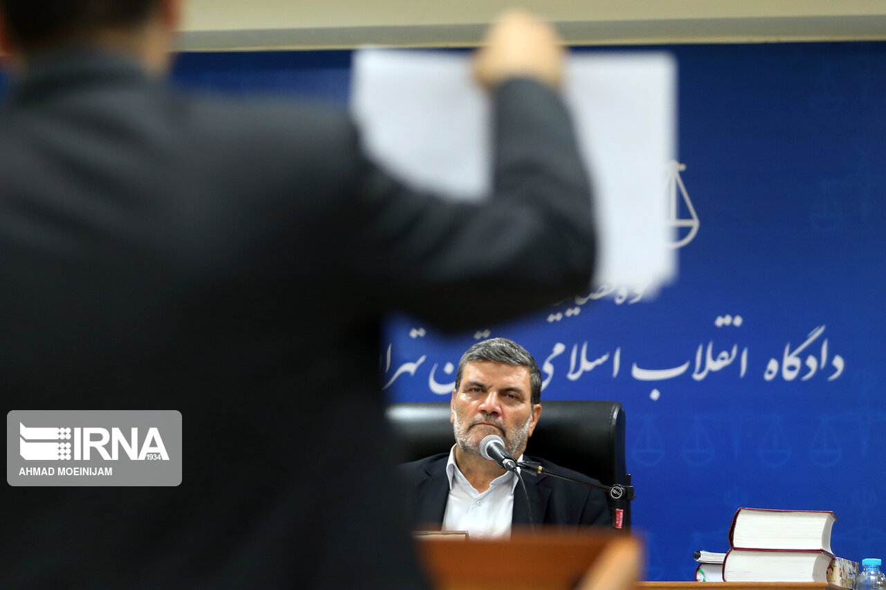 متهم ردیف اول پرونده کروز پای میز محاکمه