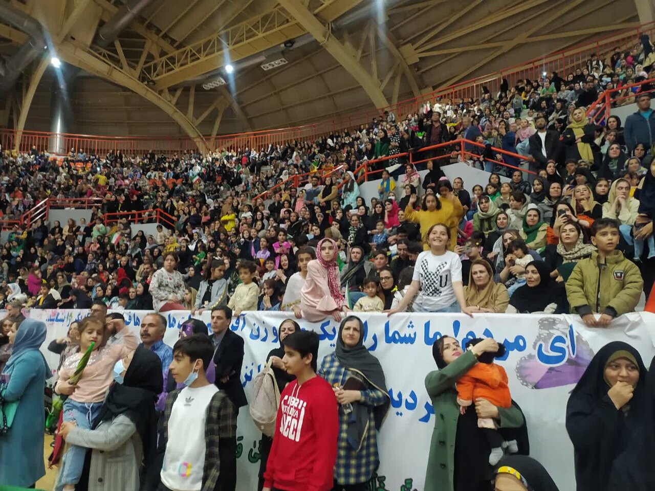 «مثل ستاره» خاطره ساز شد/ هزاران ستاره در گولان سنندج درخشیدند