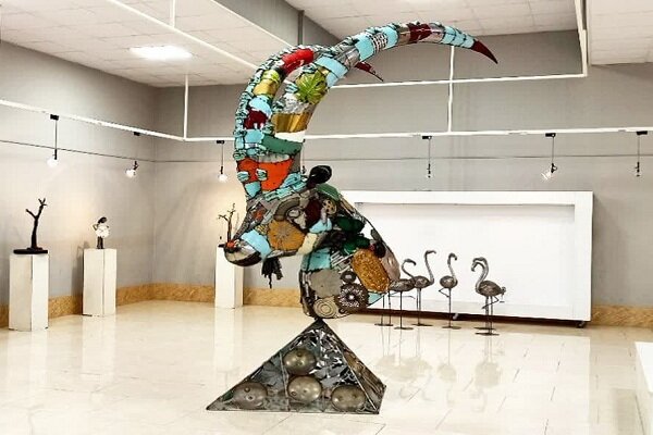 مجسمه‌های فلزی «اسماعیل نجفی» در ارومیه به نمایش گذاشته
شد