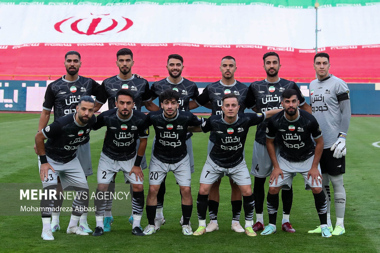 مجوز حرفهای باشگاه تراکتور صادر شد