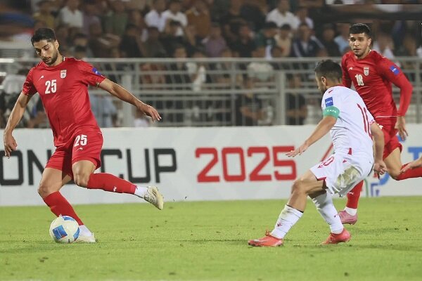 محبی: نگاه قلعهنویی شمشیر دولبه است