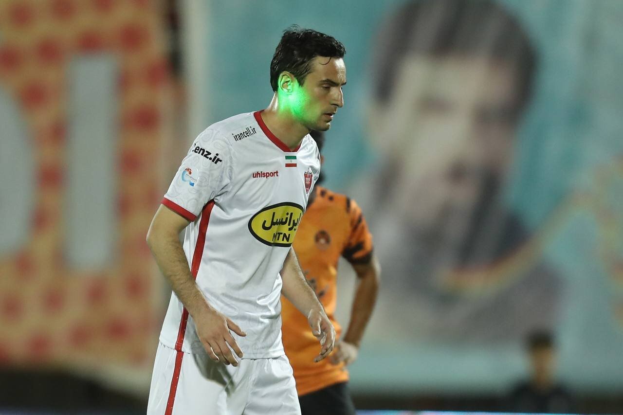 محرومیت، جریمه استفاده تماشاگران از لیزر در فوتبال ایران