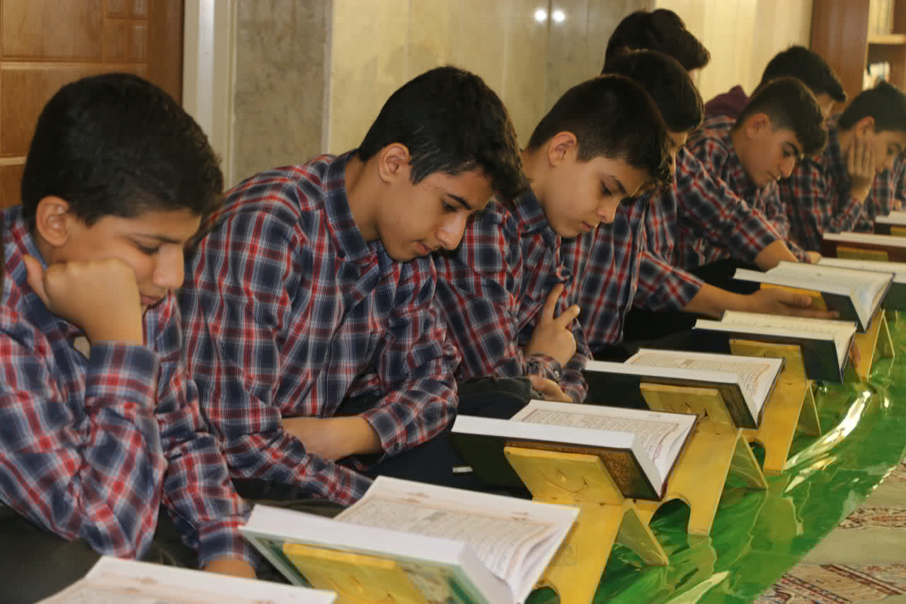 محفل انس با قرآن کریم در مدرسه رستگاران کامیاران برگزار شد