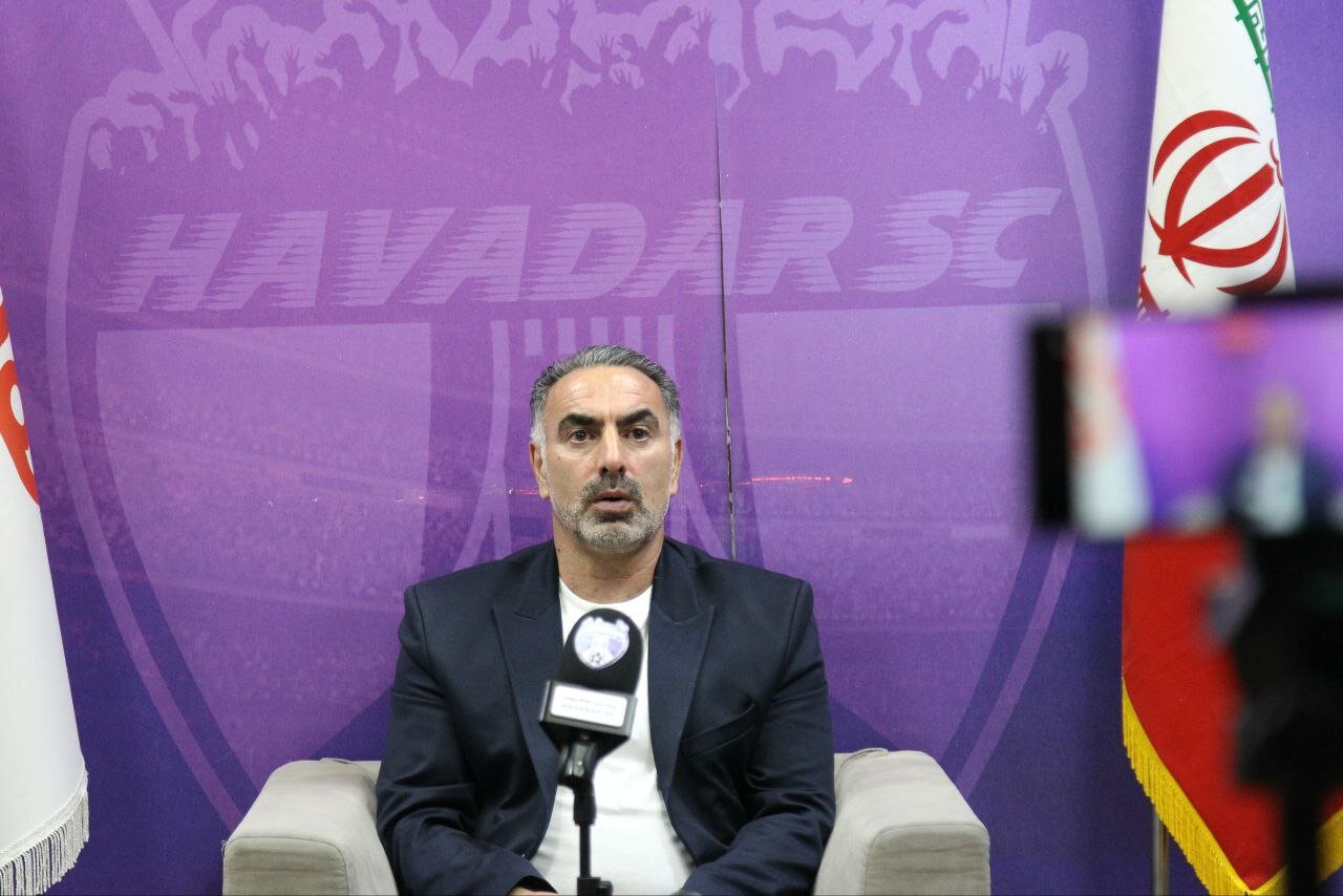 محمود فکری: تعویضهای اجباری کار دستمان داد